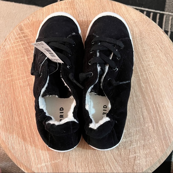 Torrid Sherpa Lined Ruched Sneakers - Picture 3 of 4